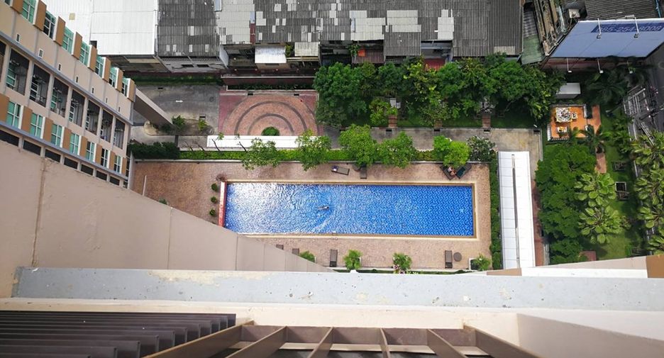 For sale 1 bed condo in Khlong Toei, Bangkok