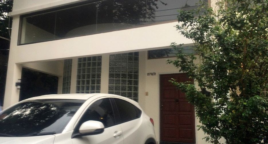 Casa en alquiler y en venta de 3 habitaciones en Watthana, Bangkok