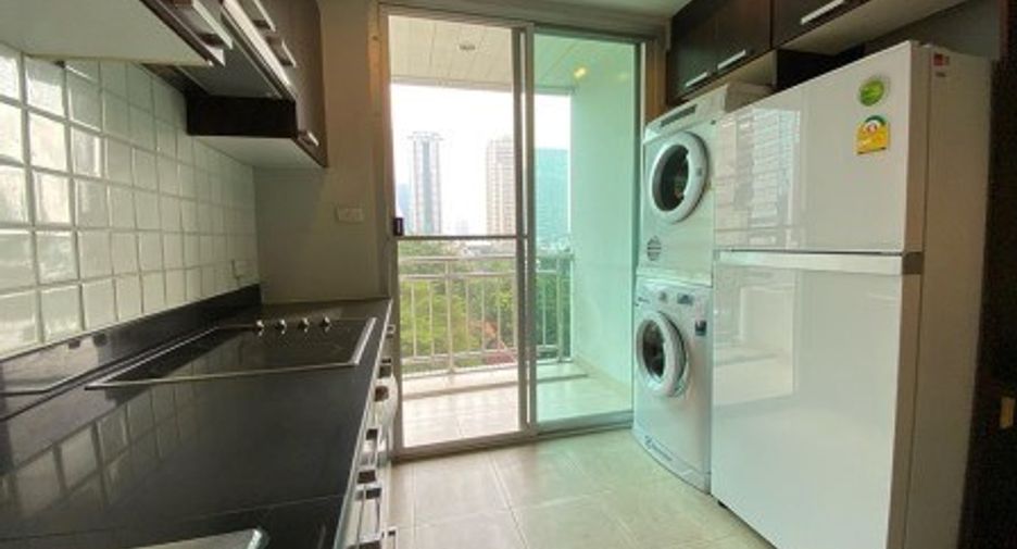 For rent 3 bedrooms condo in Sathon, Bangkok