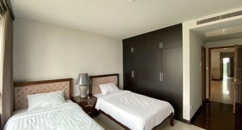 For rent 3 bedrooms condo in Sathon, Bangkok