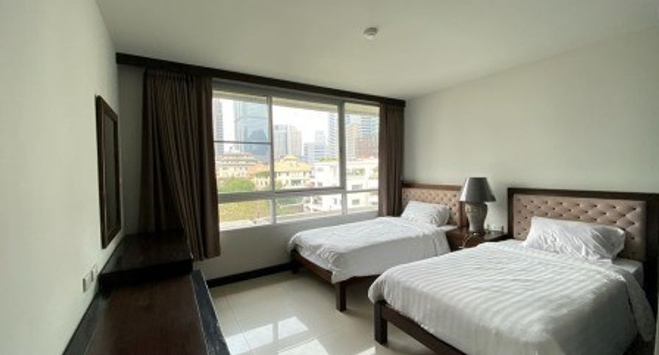 For rent 3 bedrooms condo in Sathon, Bangkok
