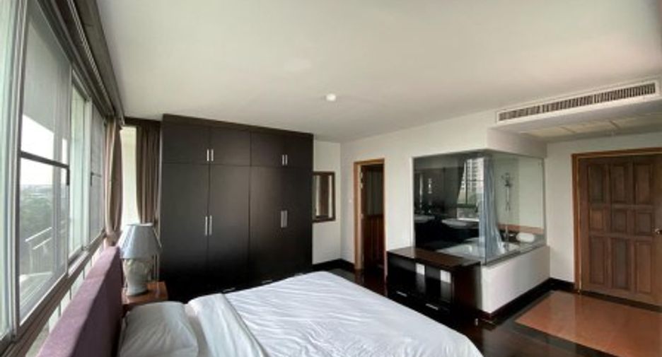 For rent 3 bedrooms condo in Sathon, Bangkok