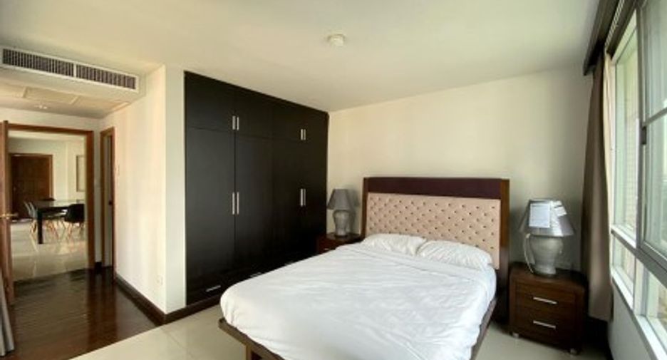 For rent 3 bedrooms condo in Sathon, Bangkok