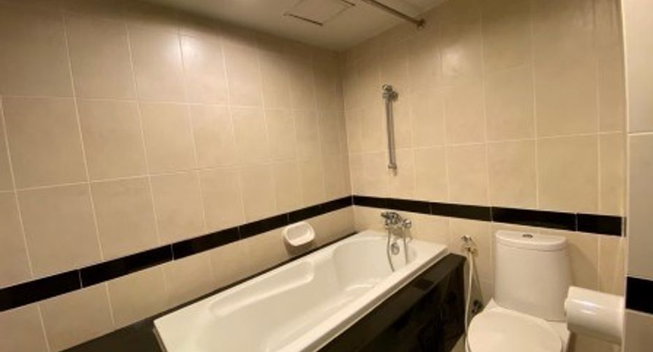 For rent 3 bedrooms condo in Sathon, Bangkok