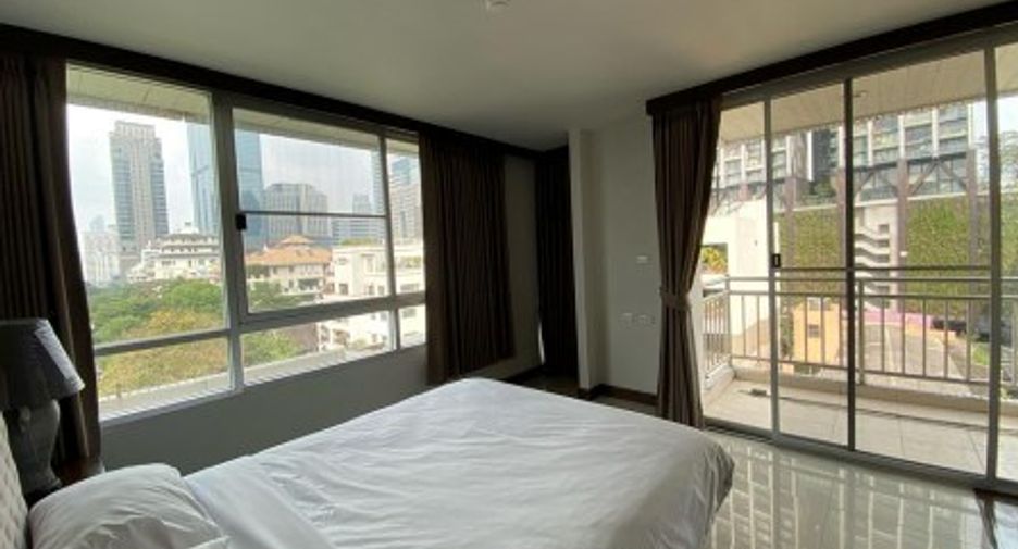 For rent 3 bedrooms condo in Sathon, Bangkok