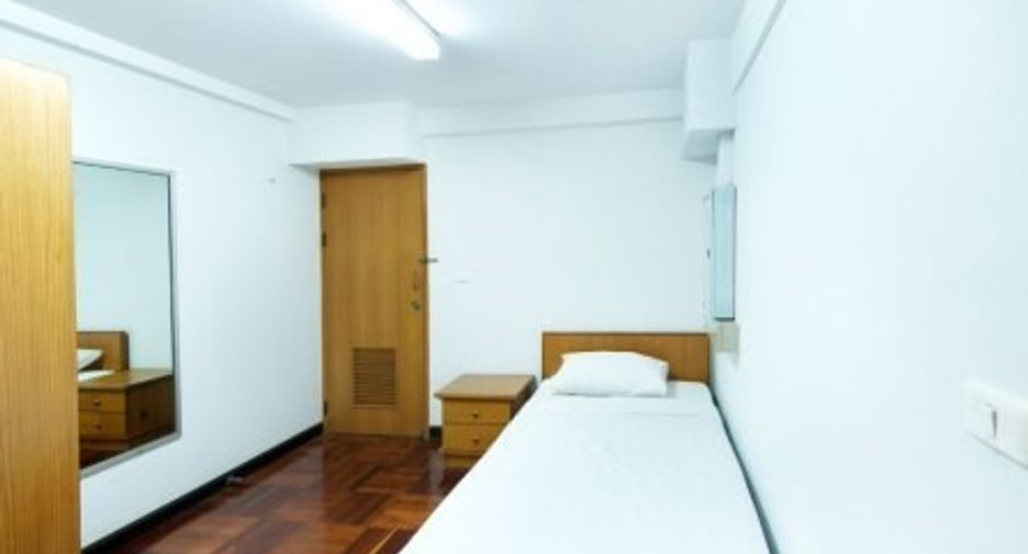 For rent 4 bedrooms condo in Watthana, Bangkok
