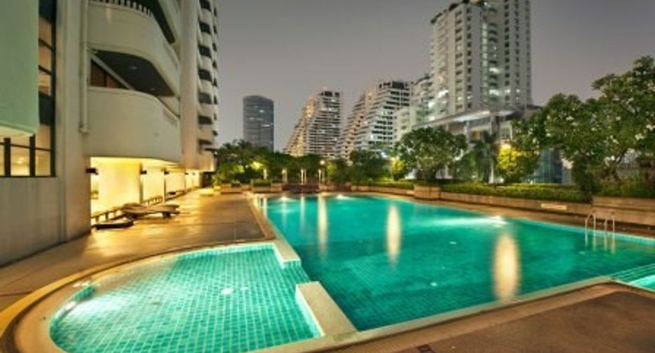 For rent 4 bedrooms condo in Watthana, Bangkok