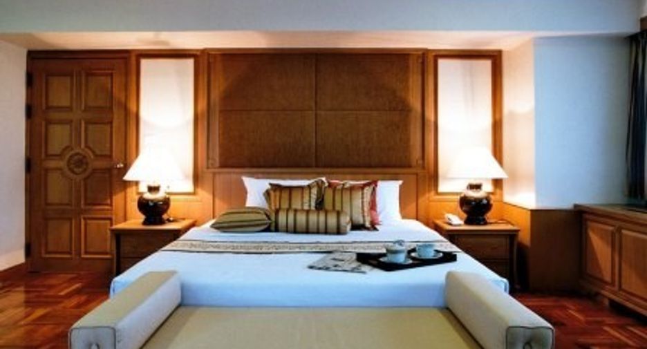 For rent 4 bedrooms condo in Watthana, Bangkok