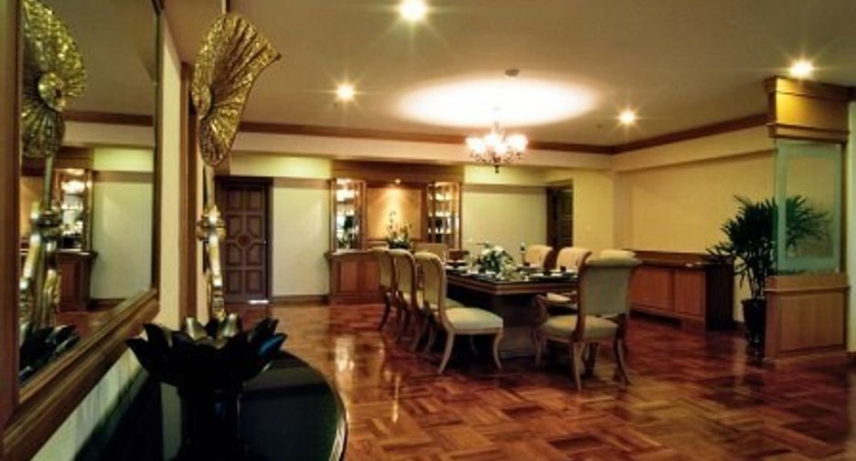 For rent 4 bedrooms condo in Watthana, Bangkok
