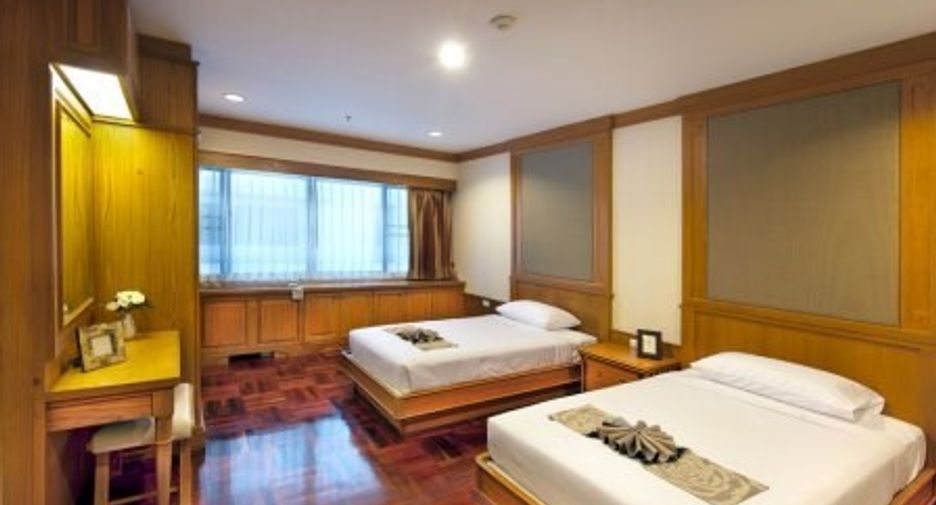 For rent 4 bedrooms condo in Watthana, Bangkok