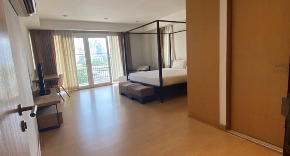 For rent 3 bedrooms condo in Watthana, Bangkok