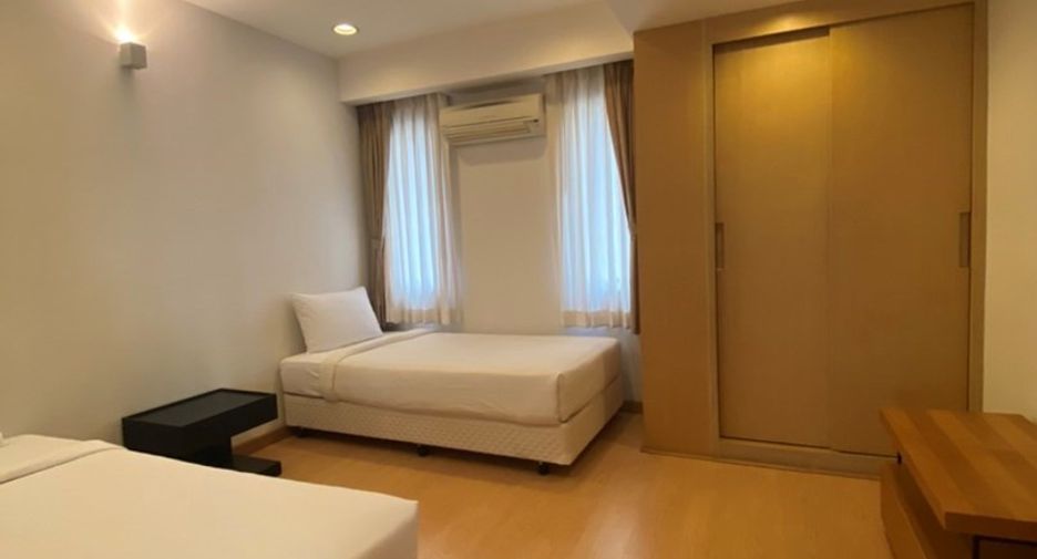 For rent 3 bedrooms condo in Watthana, Bangkok