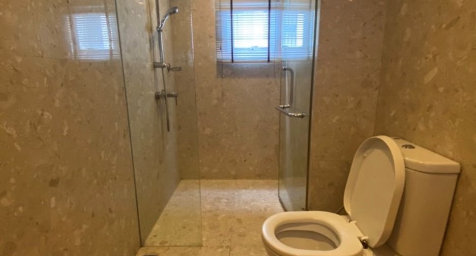 For rent 3 bedrooms condo in Watthana, Bangkok