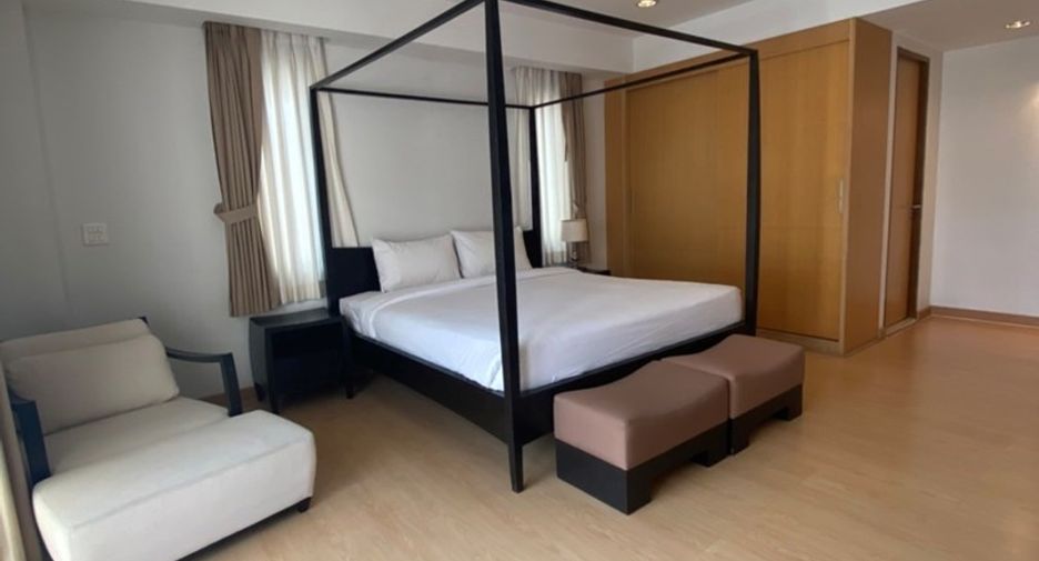 For rent 3 bedrooms condo in Watthana, Bangkok