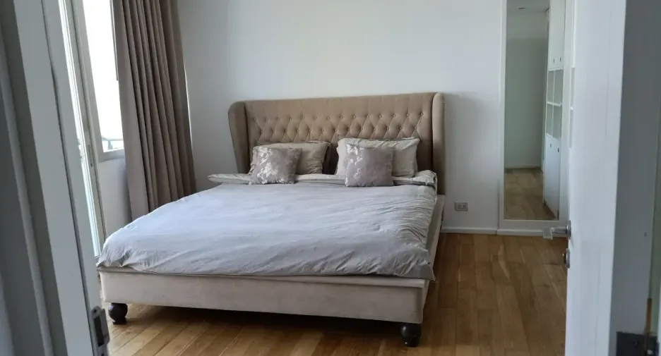 For sale 3 bedrooms condo in Watthana, Bangkok