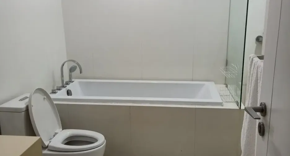 For sale 3 bedrooms condo in Watthana, Bangkok