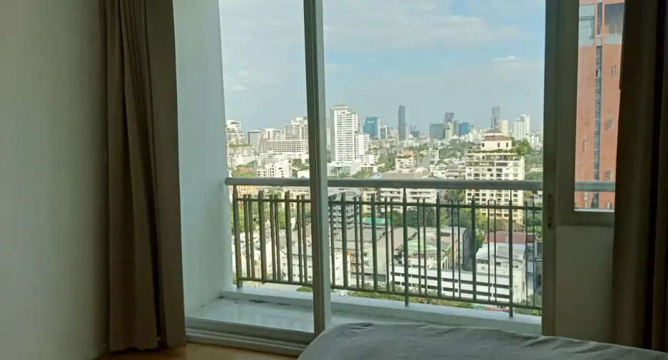 For sale 3 bedrooms condo in Watthana, Bangkok