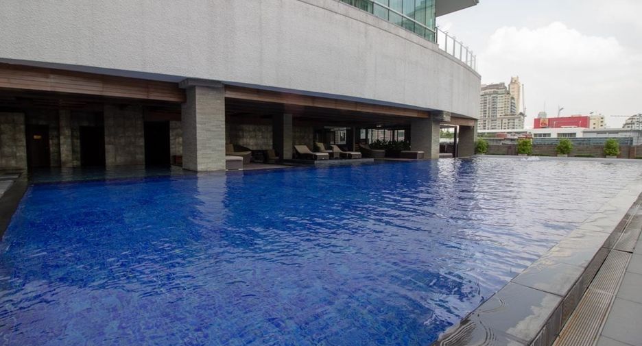 For rent 3 bedrooms condo in Khlong Toei, Bangkok