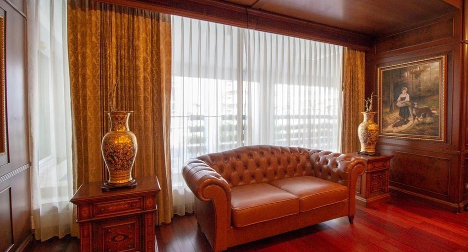 For rent 3 bedrooms condo in Khlong Toei, Bangkok