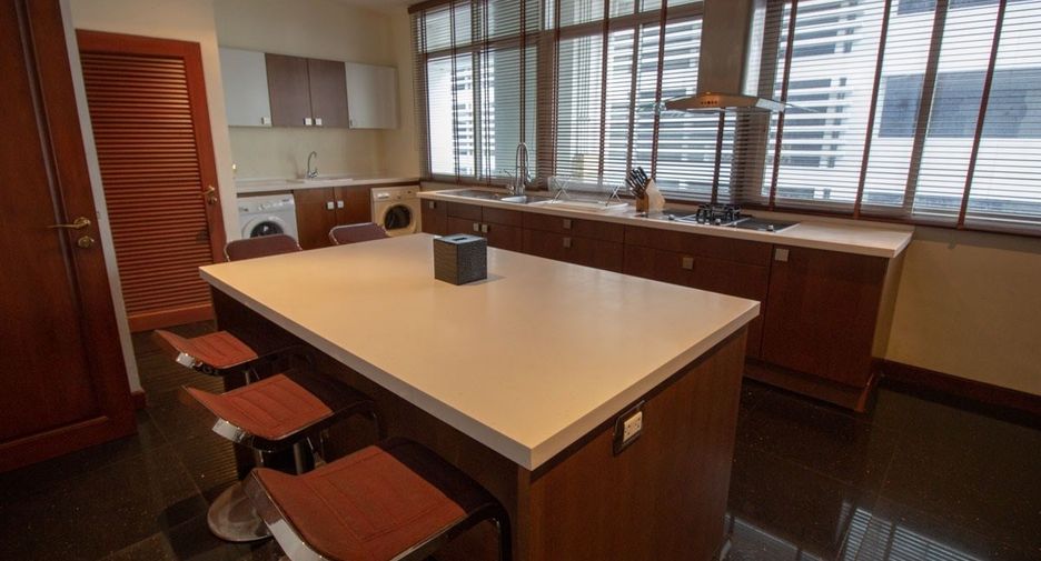 For rent 3 bedrooms condo in Khlong Toei, Bangkok