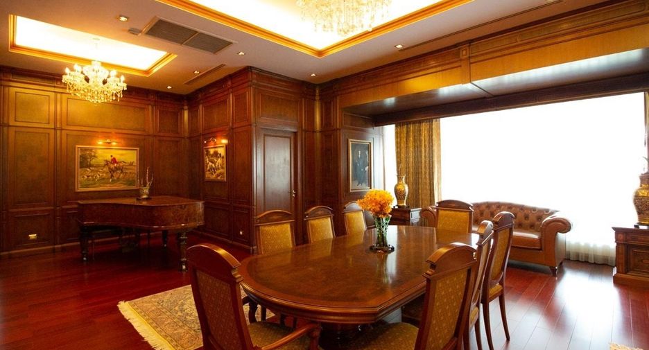 For rent 3 bedrooms condo in Khlong Toei, Bangkok