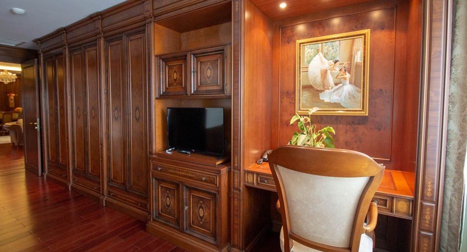 For rent 3 bedrooms condo in Khlong Toei, Bangkok