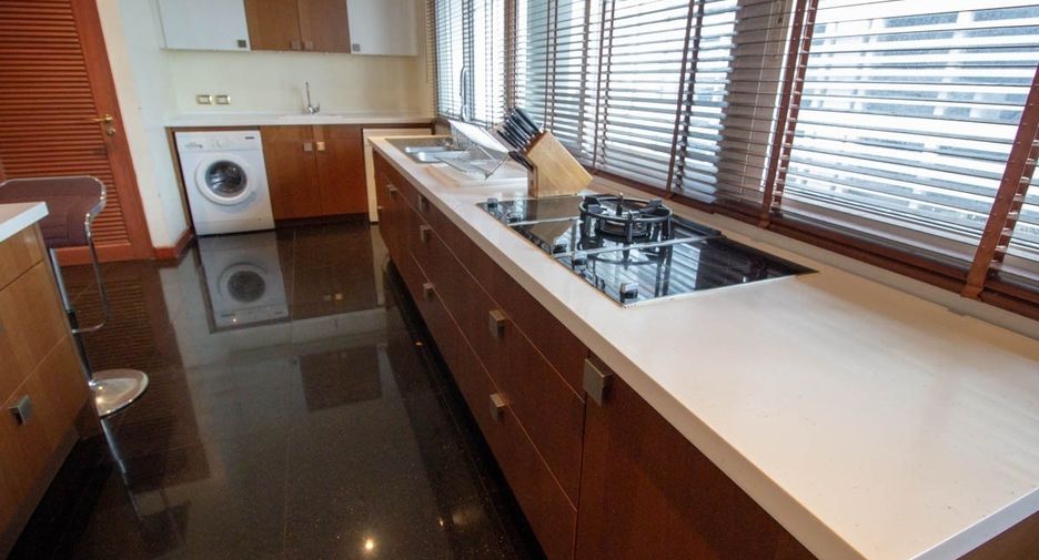 For rent 3 bedrooms condo in Khlong Toei, Bangkok