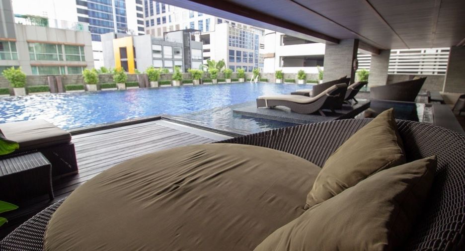 For rent 3 bedrooms condo in Khlong Toei, Bangkok