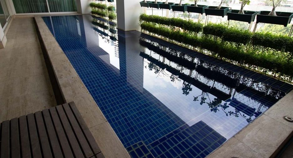 For rent 3 bedrooms condo in Khlong Toei, Bangkok