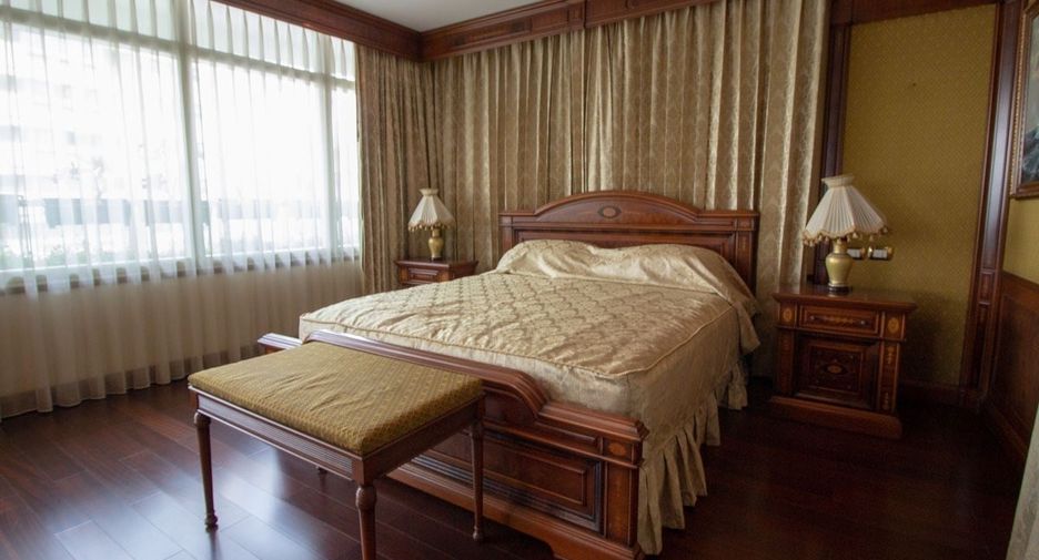 For rent 3 bedrooms condo in Khlong Toei, Bangkok