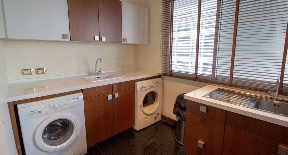 For rent 3 bedrooms condo in Khlong Toei, Bangkok