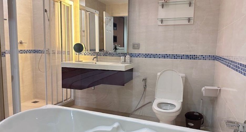 For sale 2 bedrooms condo in Khlong Toei, Bangkok