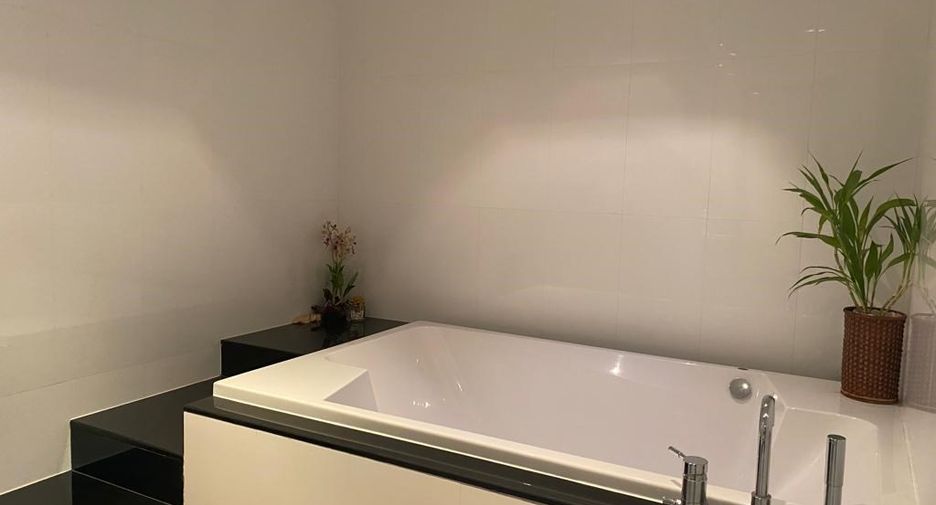 For sale 2 bedrooms condo in Khlong Toei, Bangkok
