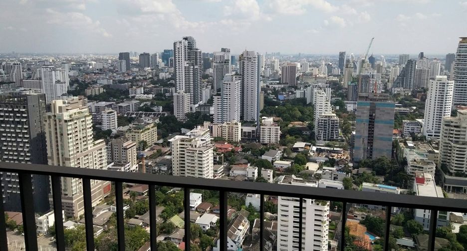 Condo en alquiler de 2 habitaciones en Khlong Toei, Bangkok