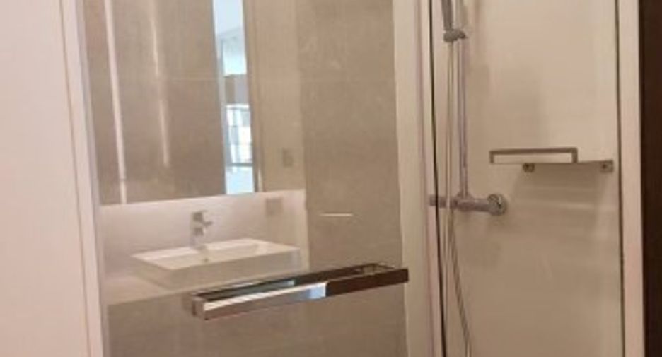 For rent そして for sale 3 ベッドルーム condo in Khlong Toei, Bangkok