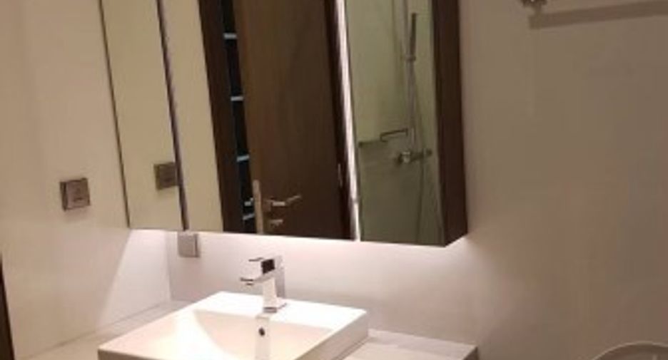 For rent そして for sale 3 ベッドルーム condo in Khlong Toei, Bangkok