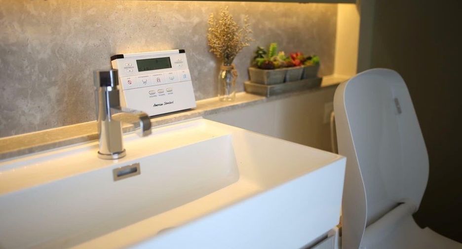 For sale 2 bedrooms condo in Khlong Toei, Bangkok