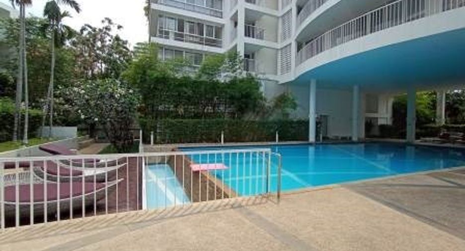 For rent 4 bedrooms condo in Watthana, Bangkok