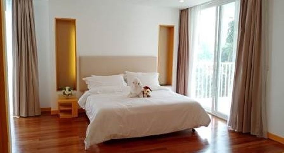 For rent 4 bedrooms condo in Watthana, Bangkok