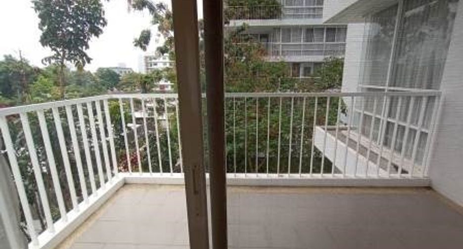 For rent 4 bedrooms condo in Watthana, Bangkok