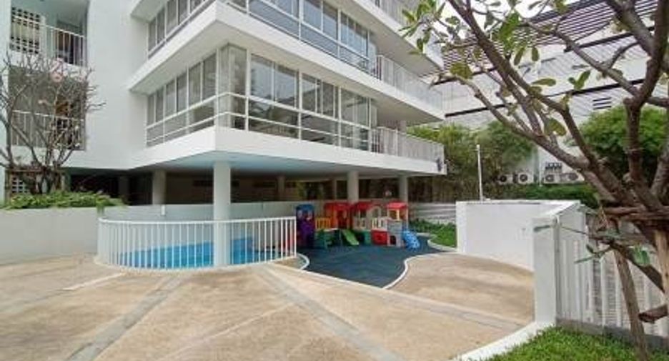 For rent 4 bedrooms condo in Watthana, Bangkok