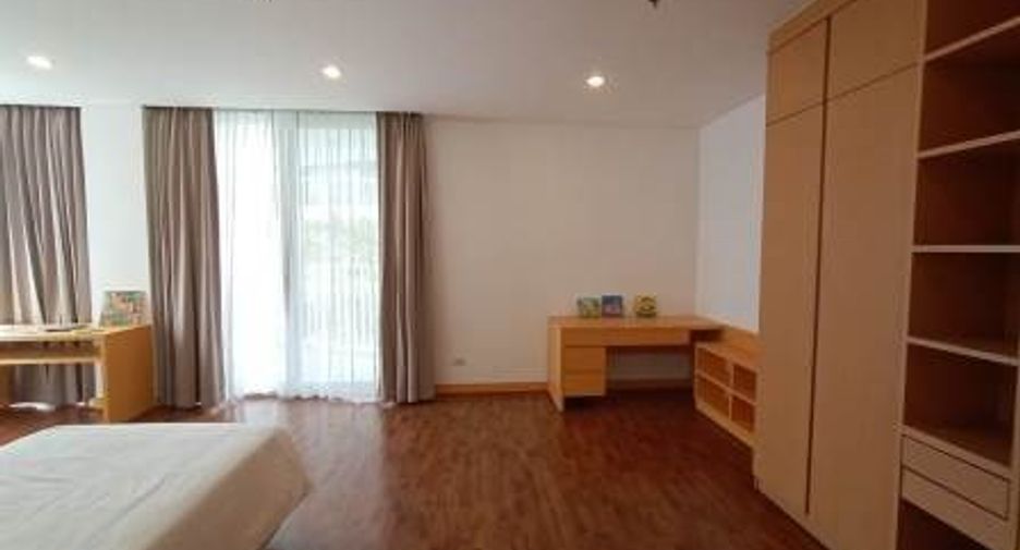 For rent 4 bedrooms condo in Watthana, Bangkok