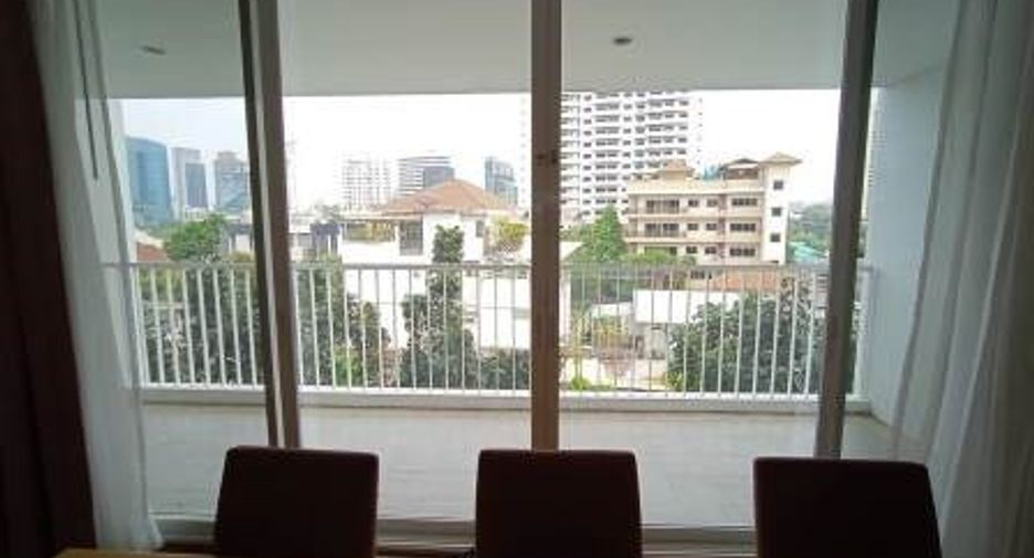 For rent 4 bedrooms condo in Watthana, Bangkok