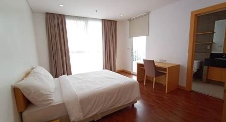 For rent 4 bedrooms condo in Watthana, Bangkok