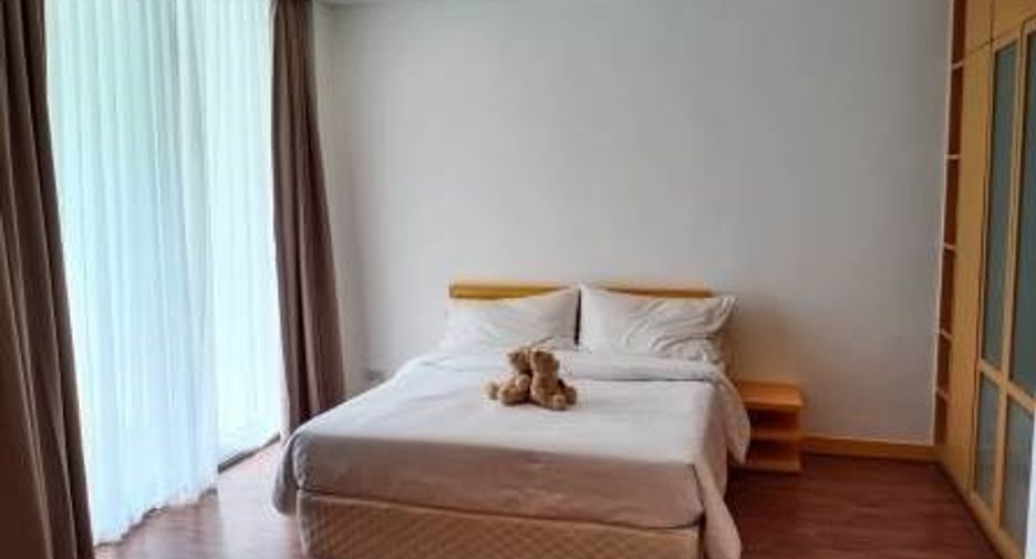 For rent 4 bedrooms condo in Watthana, Bangkok