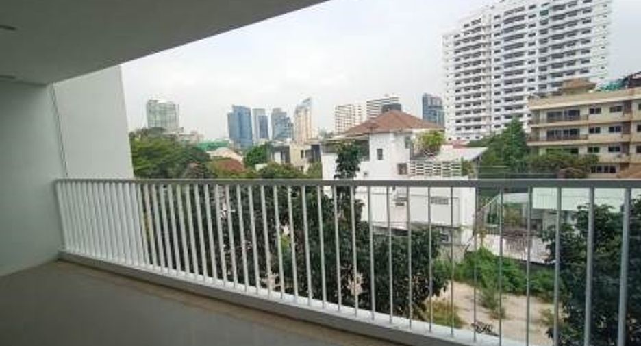 For rent 4 bedrooms condo in Watthana, Bangkok
