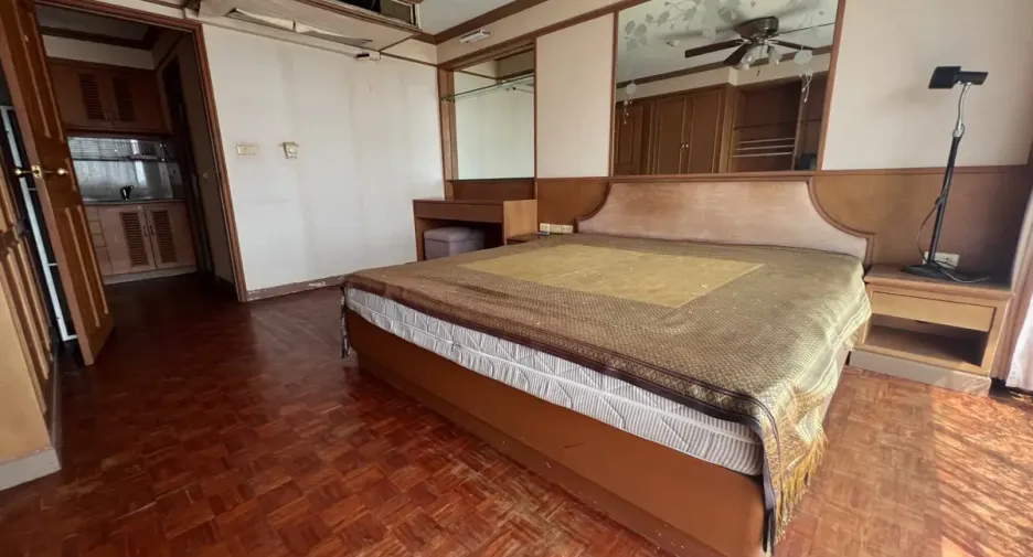 For sale 1 bed condo in Watthana, Bangkok