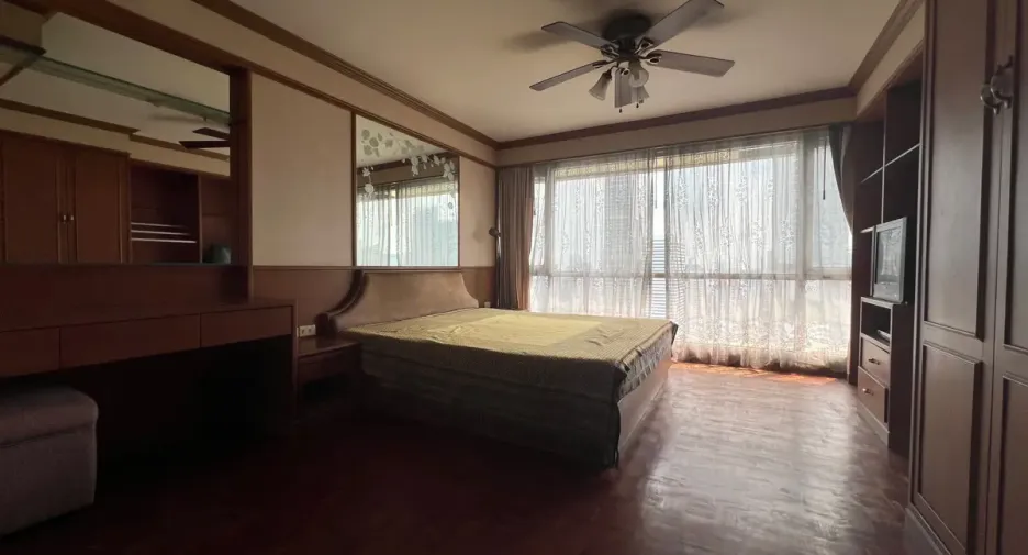 For sale 1 bed condo in Watthana, Bangkok