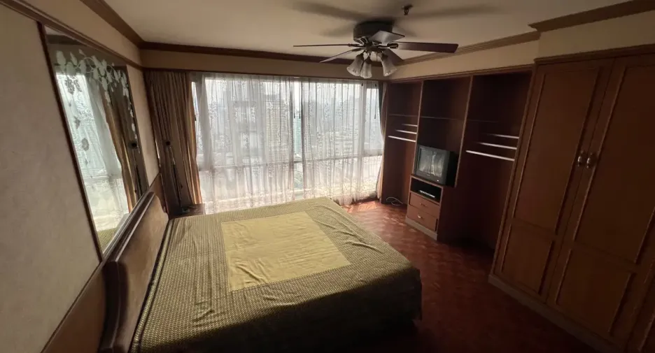 For sale 1 bed condo in Watthana, Bangkok
