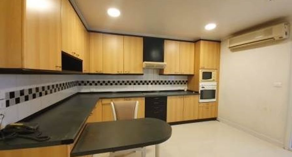 For sale 3 bedrooms condo in Watthana, Bangkok